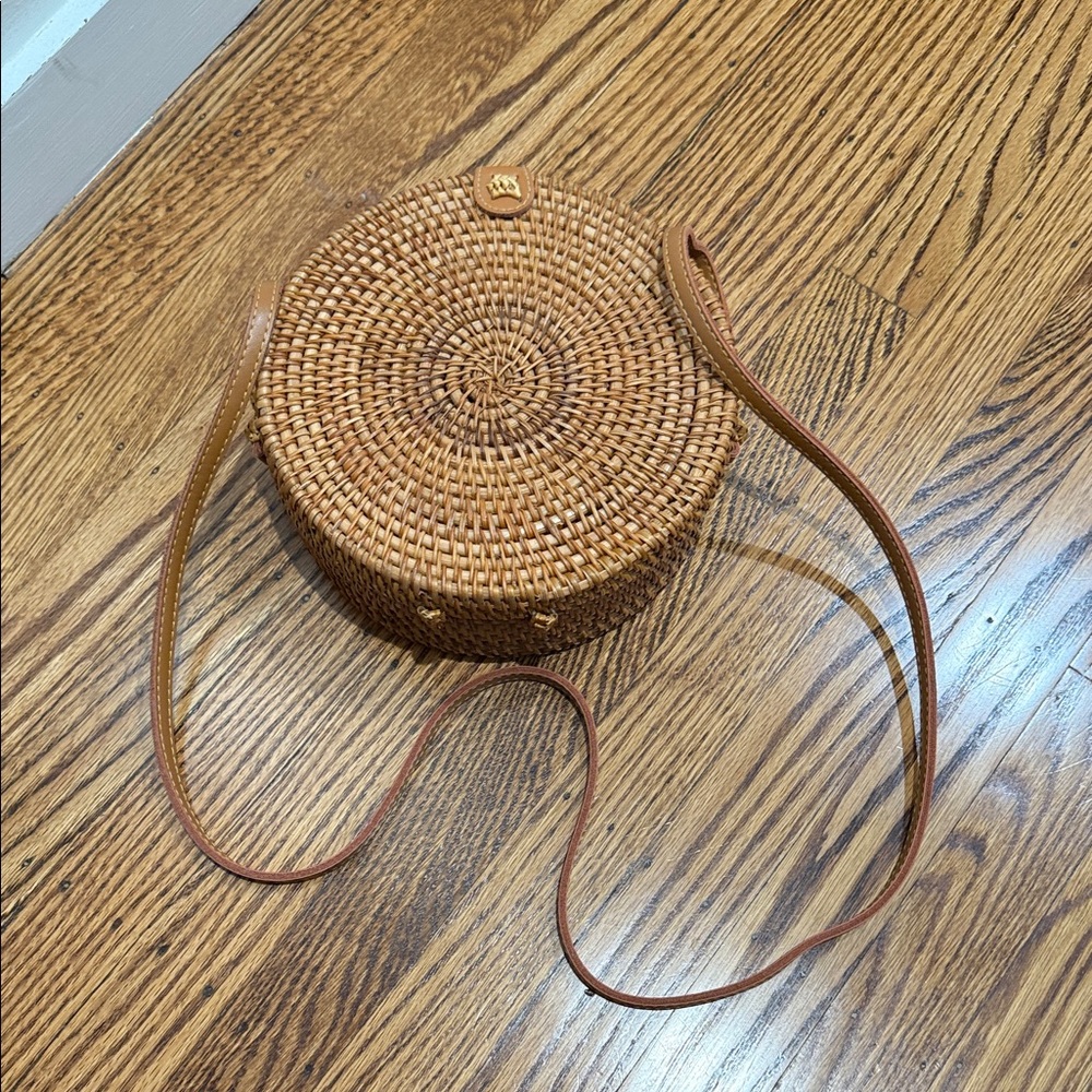 Round Rattan crossbody